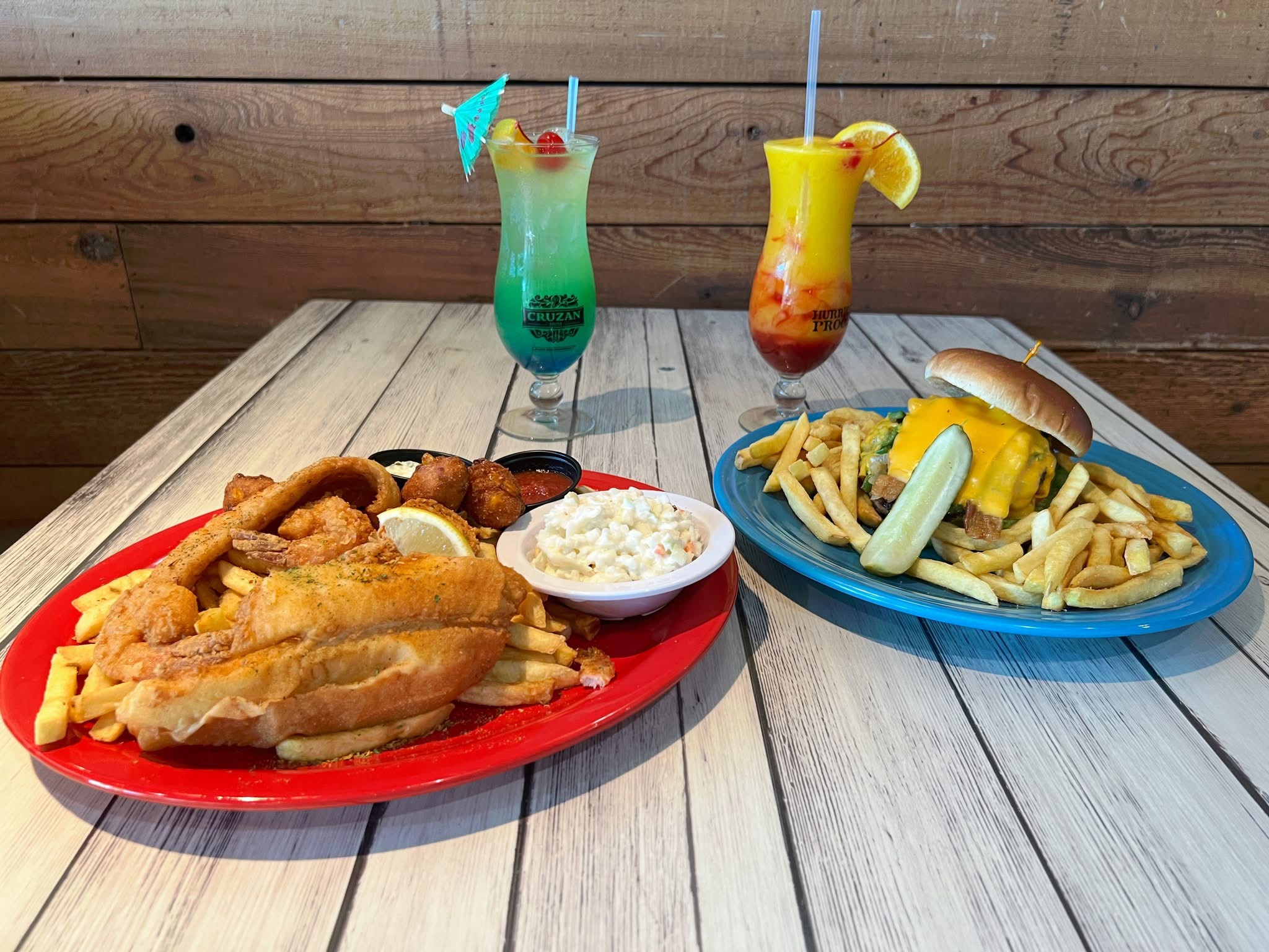 A table with two plates of food and three drinks